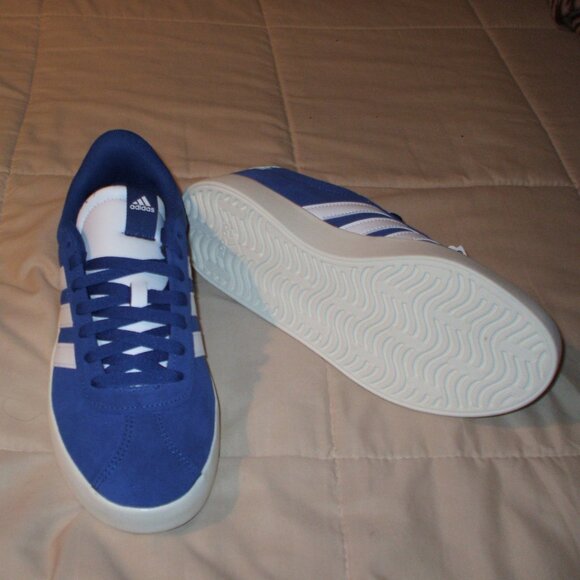 NWT Adidas Men\'s Blue VL Court 3 Shoes - Size 8